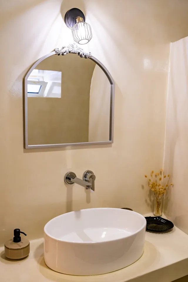 Washbasin and mirror in the Sea La Vue bathroom in Lefkos Karpathos